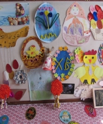Пасхальная выставка детского творчества на паперти храма