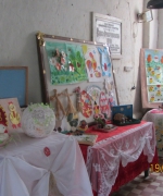 Выставка детских работ на паперти храма