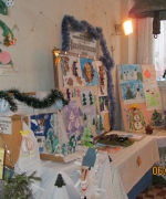 Детская выставка на паперти храма